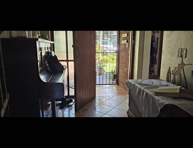5 BEDROOM HOUSE FOR SALE IN PRETORIA GARDENS